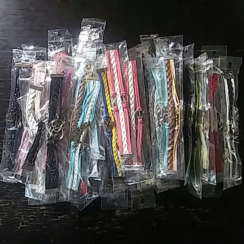 NWOT Pack of 50 fashion bracelets assorted (lot2)